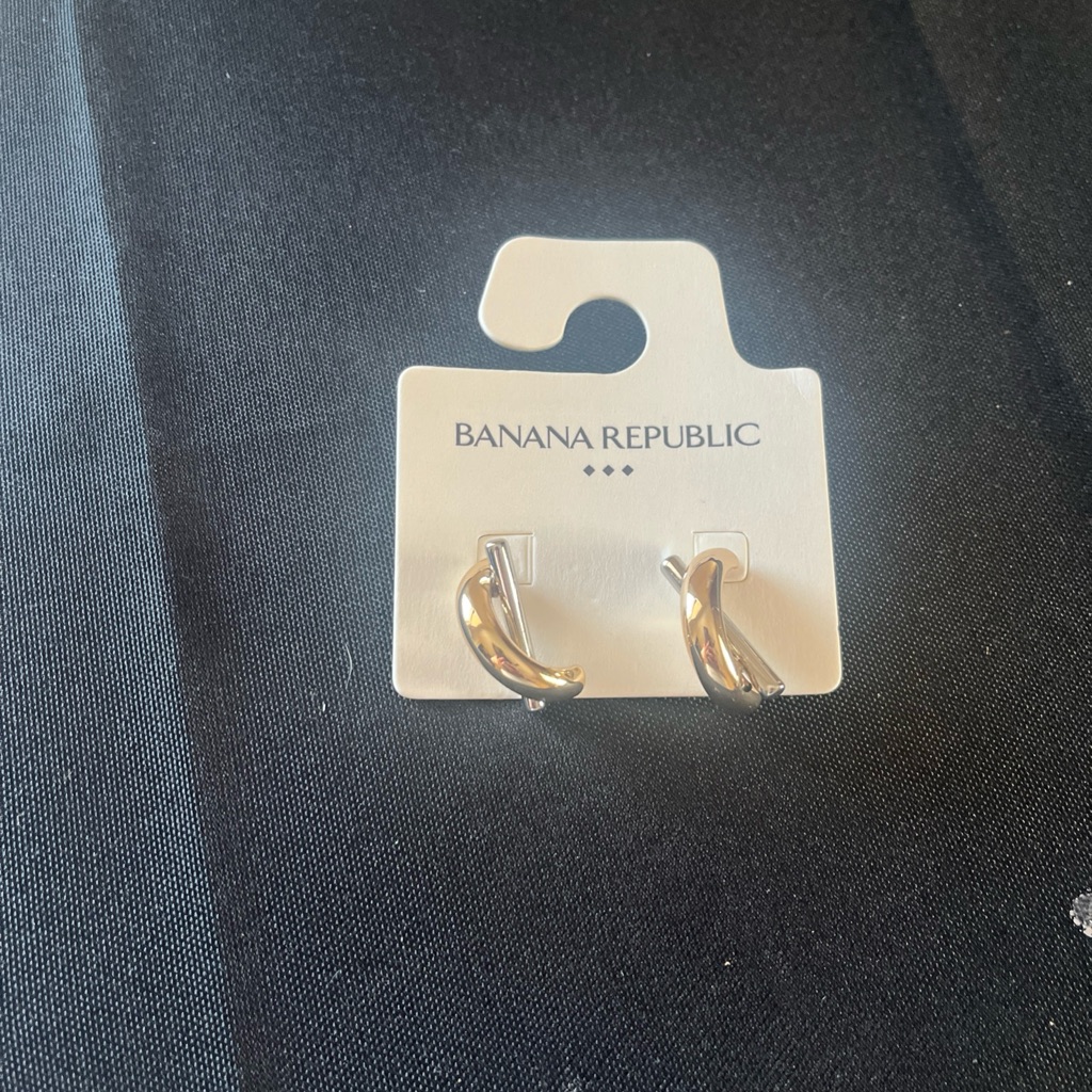 Banana Republic Twisted Gold Earrings 15$